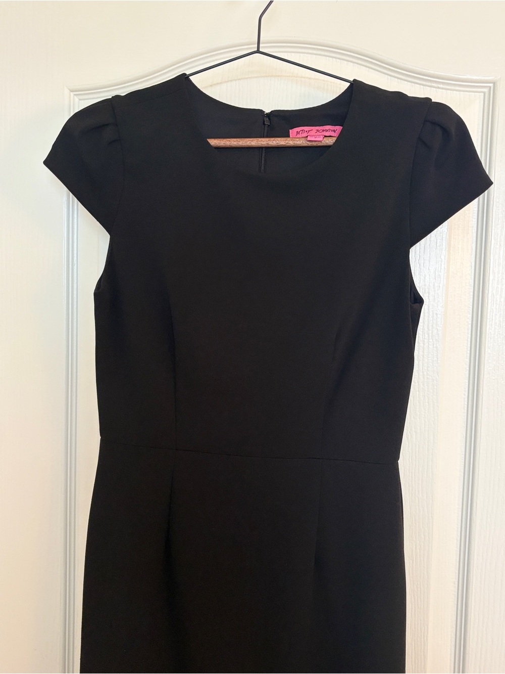 Betsey Johnson Black Cap Sleeve Sheath Dress Size 2